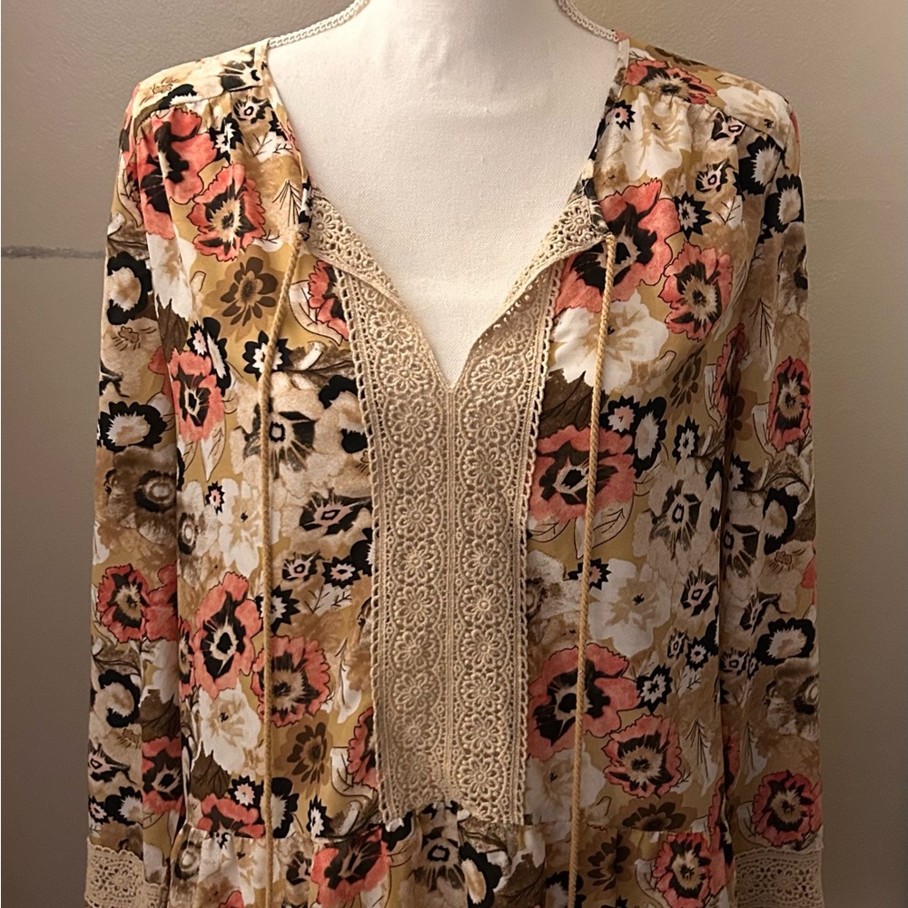 Black Rainn Beige and Coral Floral Top